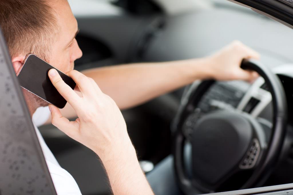 Government-cracking-down-on-drivers-who-use-mobile-phones