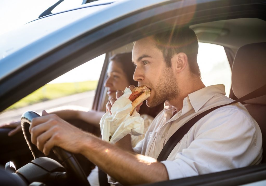 dangers of eating while driving